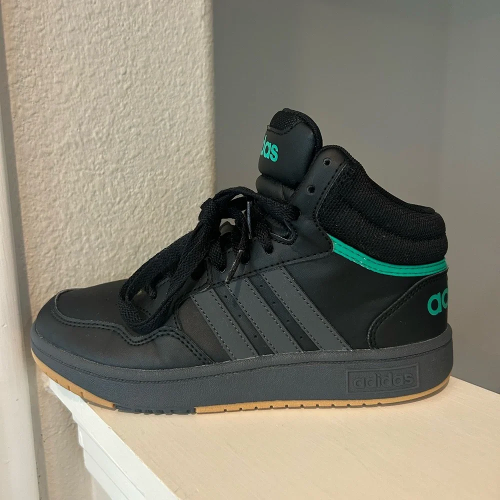 Adidas kids Hoops Mid 3.0 GZ9648 Black Green Gum Bottom Youth Size 4Y - Picture 4 of 9